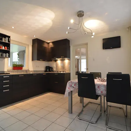 Charming Mansion With Bikes Casa vacanze Valkenswaard