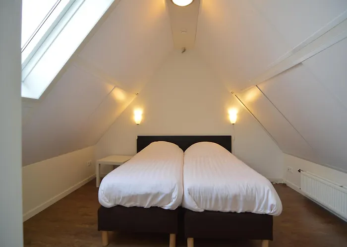 Charming Mansion With Bikes Hébergement de vacances Valkenswaard