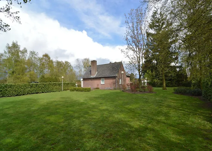 Hébergement de vacances Charming Mansion With Bikes *