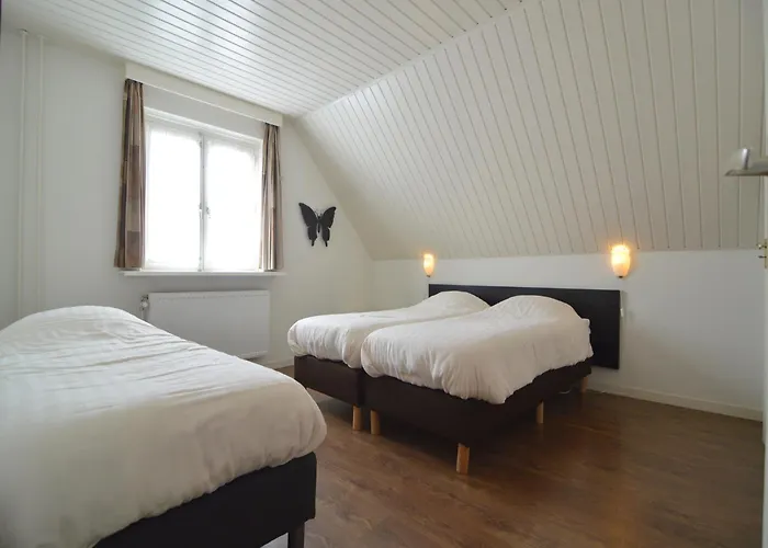 Charming Mansion With Bikes Hébergement de vacances